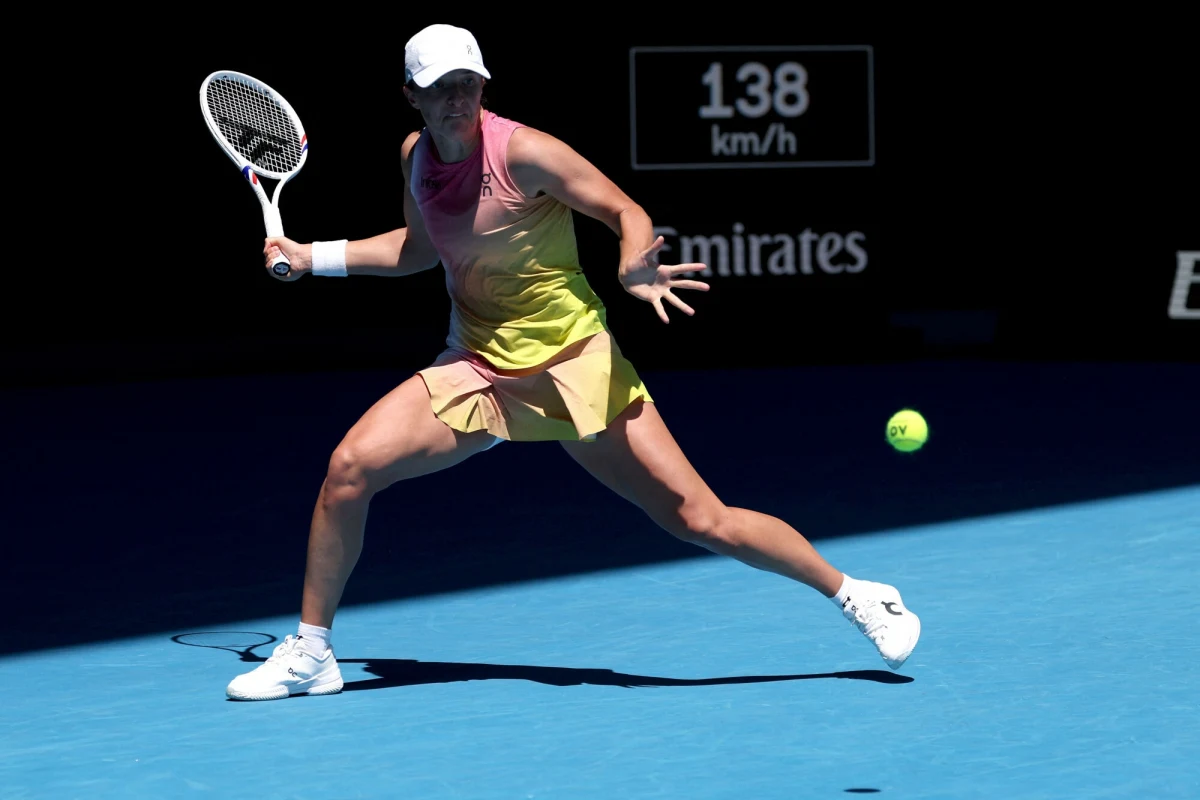 Wiceliderka światowego rankingu Iga Świątek pokonała Słowaczkę Rebeccę Sramkovą 6:0, 6:2 i awansowała do trzeciej rundy wielkoszlemowego turnieju tenisowego Australian Open w Melbourne. Rywalką Polki w 3. rundzie turnieju będzie Brytyjka Emma Raducanu.