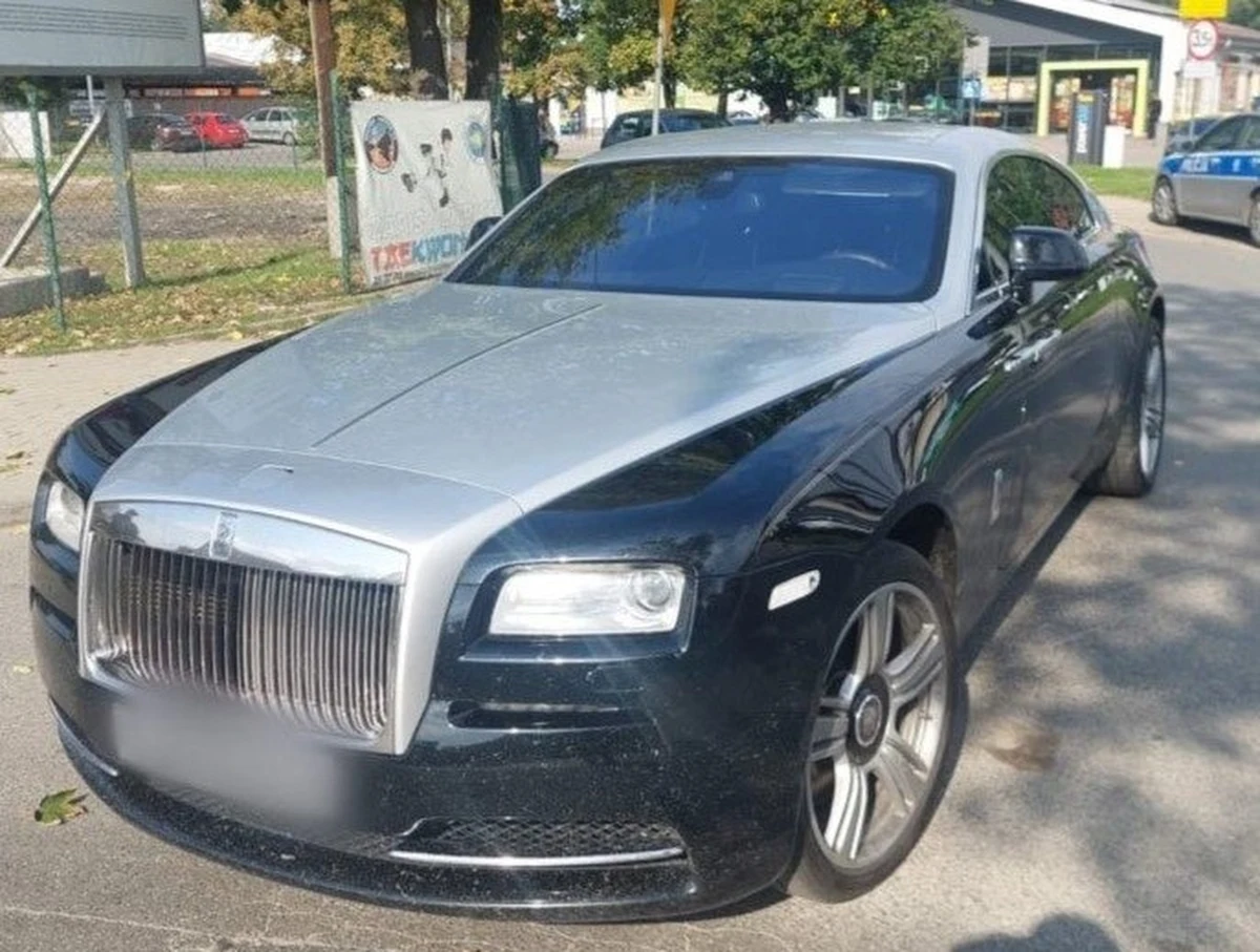 Wrocławscy policjanci zatrzymali mężczyznę, który na terenie Niemiec ukradł luksusowe auto warte milion złotych. Złodziejem okazał się 47-letni mieszkaniec Dolnego Śląska. Na terenie jego posesji policjanci znaleźli również sprzęt służący do popełniania tego typu przestępstw. Grozi mu do 10 lat więzienia.