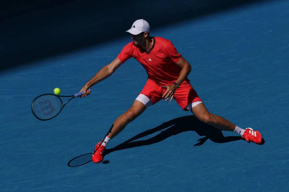 Hubert Hurkacz odpadł w drugiej rundzie wielkoszlemowego turnieju Australian Open w Melbourne. Rozstawiony z numerem 18. tenisista przegrał z Serbem Miomirem Kecmanovicem 4:6, 4:6, 2:6.