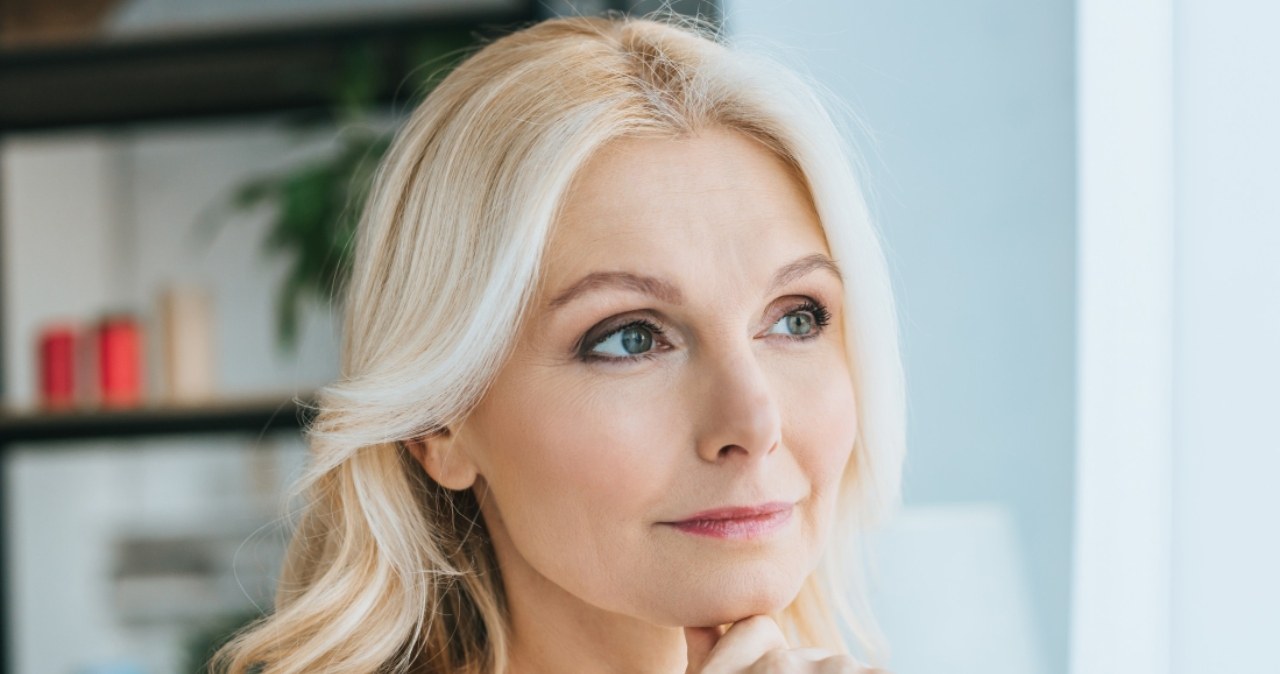 Po 50-tce wyrzuć te produkty z kosmetyczki. Będziesz wyglądać znacznie młodziej