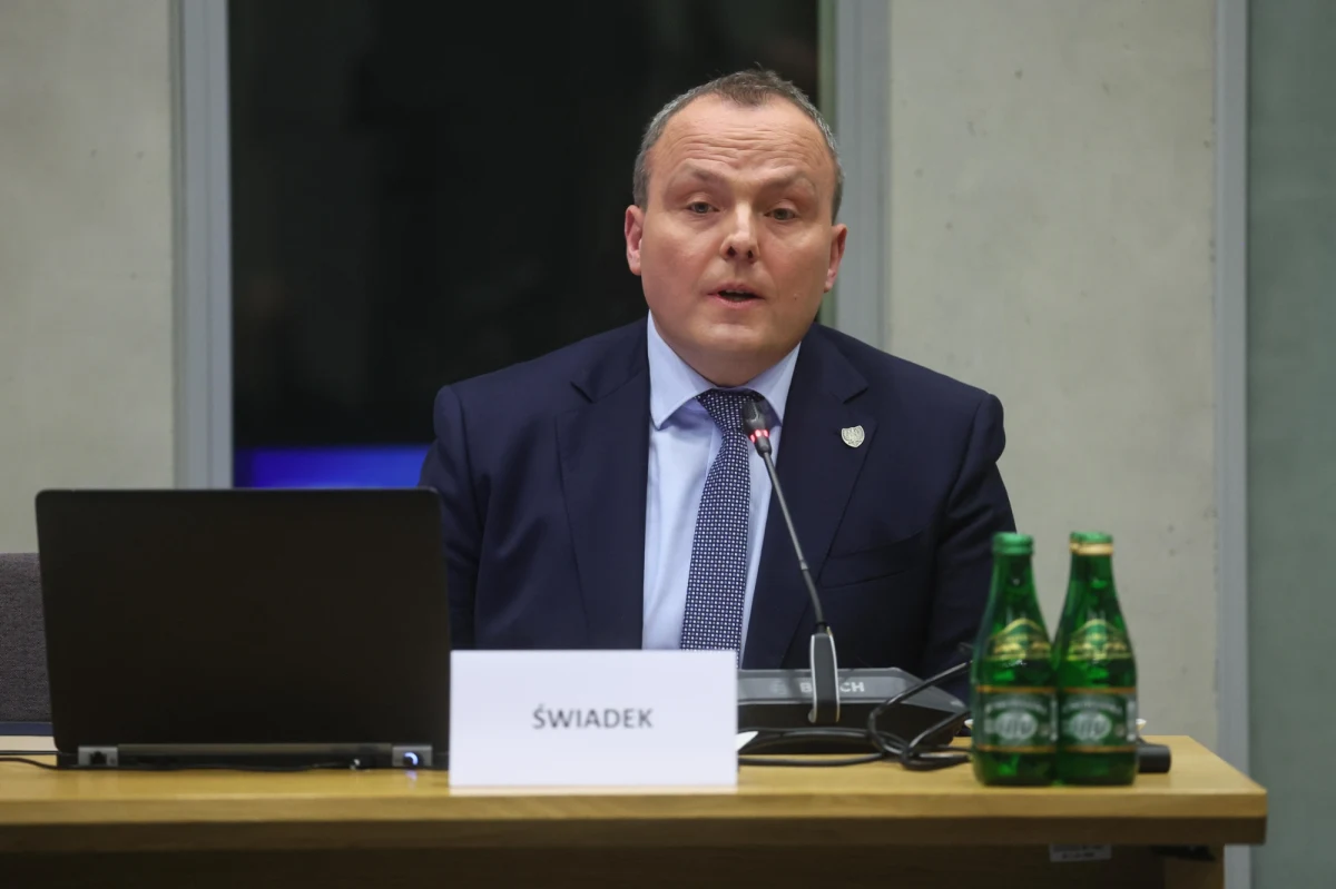 "To nieuprawnione, nieoparte na faktach, naruszające podstawy funkcjonowania ABW insynuacje. Godzą w bezpieczeństwo Polski" - w ten sposób Piotr Pogonowski komentuje zawiadomienie do prokuratury autorstwa komisji do spraw badania rosyjskich wpływów, która zarzuca mu osłabienie państwa przez likwidację 10 delegatur ABW. Oświadczeniu Pogonowskiego przyjrzał się dziennikarz RMF FM Krzysztof Zasada.