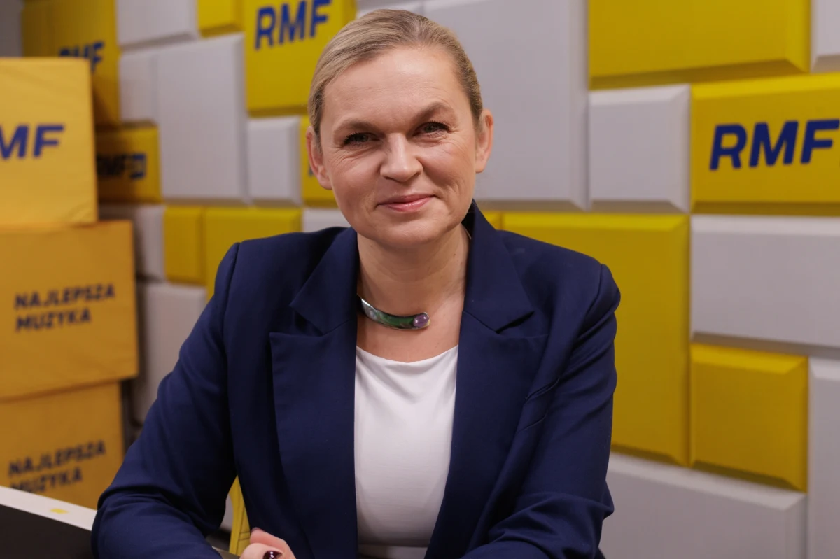 ​"Muszę ochronić polskie szkoły przed polityczną awanturą. Edukacja zdrowotna w roku szkolnym 2025 będzie nieobowiązkowa. Później zrobimy ewaluację" - powiedziała w Porannej rozmowie w RMF FM Barbara Nowacka. "Po roku o nowy przedmiot zostaną zapytani uczniowie i nauczyciele, a nie politycy. Być może wtedy zmienimy decyzję" - dodała minister edukacji narodowej.