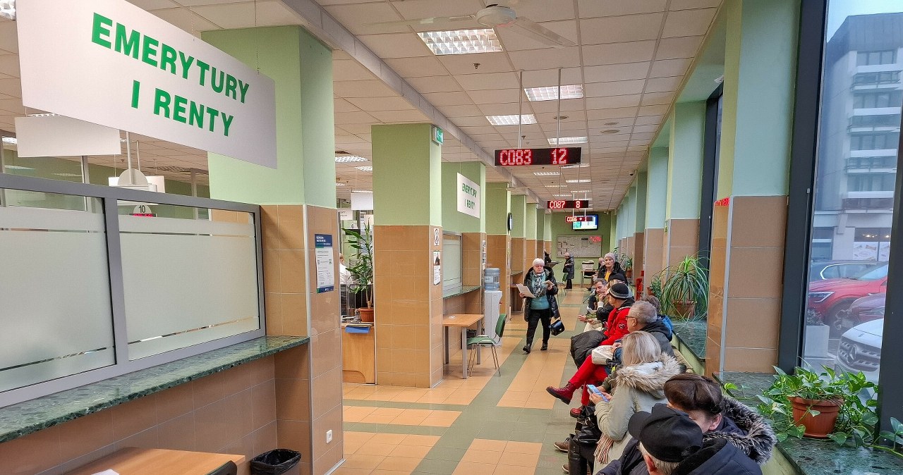 Jego emerytura jest najwyższa w Polsce. Tyle lat musiał na nią pracować