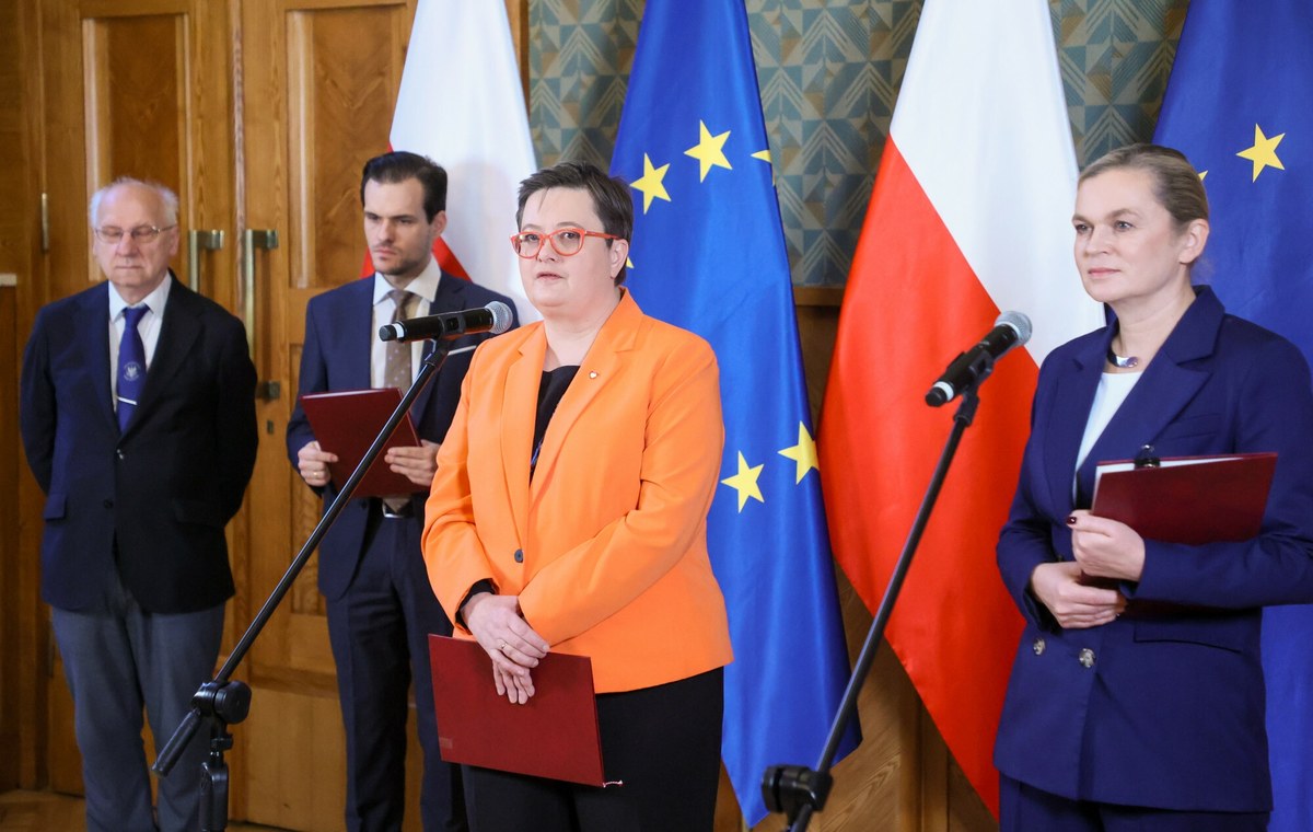 Minister edukacji narodowej Barbara Nowacka ogłosiła powołanie przez Instytut Badań Edukacyjnych rady ds. monitorowania wdrażania reformy oświaty im. Komisji Edukacji Narodowej. Głównym zadaniem rady będzie prowadzenie konsultacji dotyczących zmian w systemie edukacji.