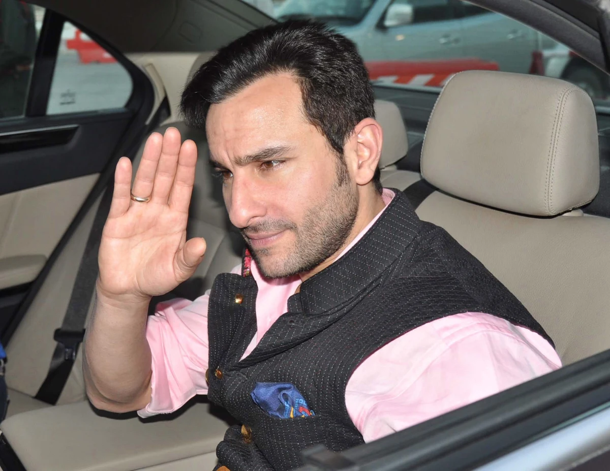 Bollywoodzki gwiazdor Saif Ali Khan trafił do szpitala po tym, jak padł ofiarą nożownika. Napastnik wtargnął do domu aktora w Bandrze, na przedmieściach Mumbaju. Zadał mu kilka pchnięć nożem.