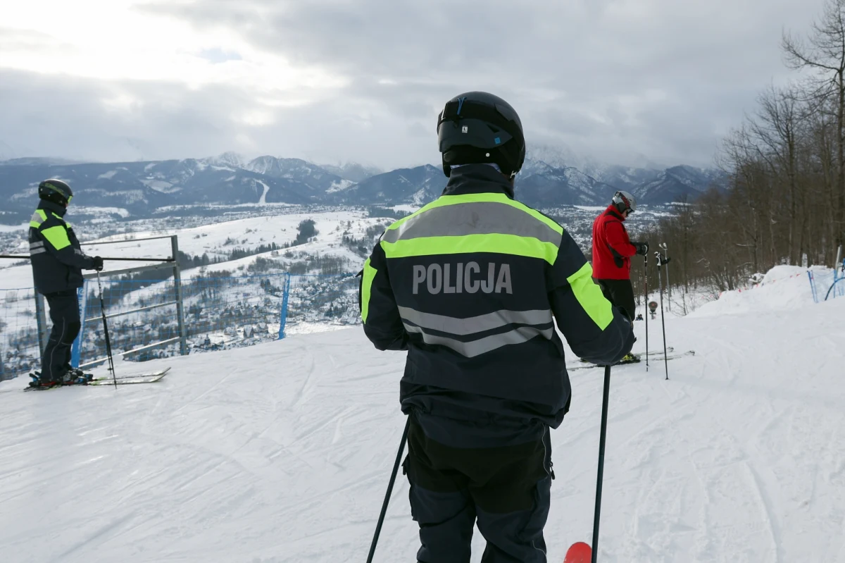 Na tę chwilę niewątpliwie czekają uczniowie pięciu województw, którzy już w piątek po zajęciach rozpoczną dwutygodniowe ferie zimowe. I tradycyjnie przed rozpoczęciem przerwy międzysemestralnej do aktywnego działania szykują się służby. Jednym z najbardziej popularnych regionów jest oczywiście Małopolska z turystycznie obleganym Podhalem.