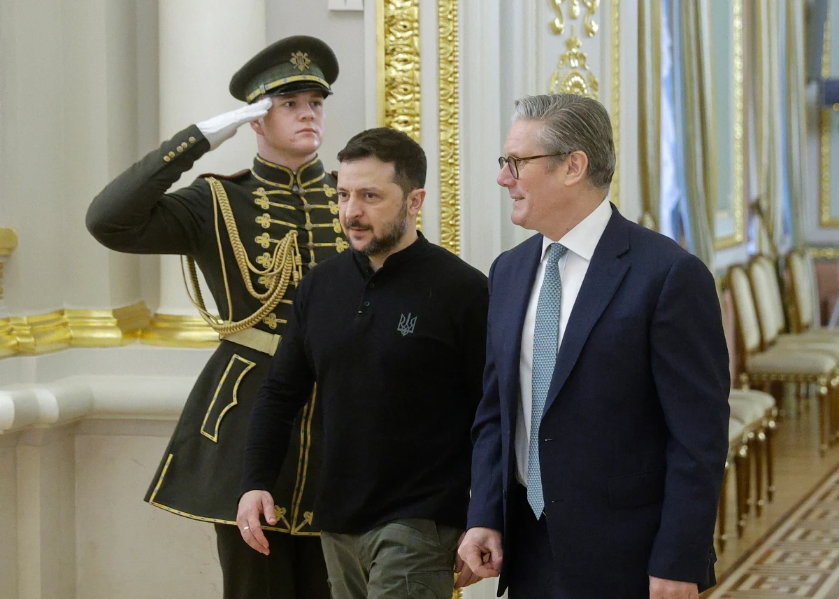 Prezydent Ukrainy Wołodymyr Zełenski i premier Wielkiej Brytanii Keir Starmer podpisali w Kijowie umowę o "stuletnim partnerstwie" obu krajów. Dotyczy ono m.in. kwestii dotyczących bezpieczeństwa, pogłębienia współpracy obronnej, ochrony zdrowia, technologii oraz współdziałania w dziedzinie migracji.