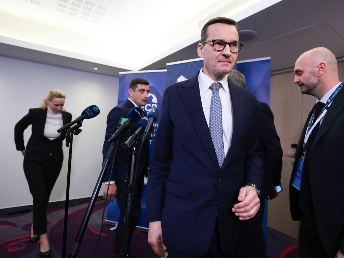 Mateusz Morawiecki zapowiedział, że sam chętnie zrzeknie się immunitetu, ponieważ organizując "wybory kopertowe" działał w zgodzie z konstytucją. Wniosek o uchylenie immunitetu byłemu premierowi wpłynął po południu do Sejmu. 