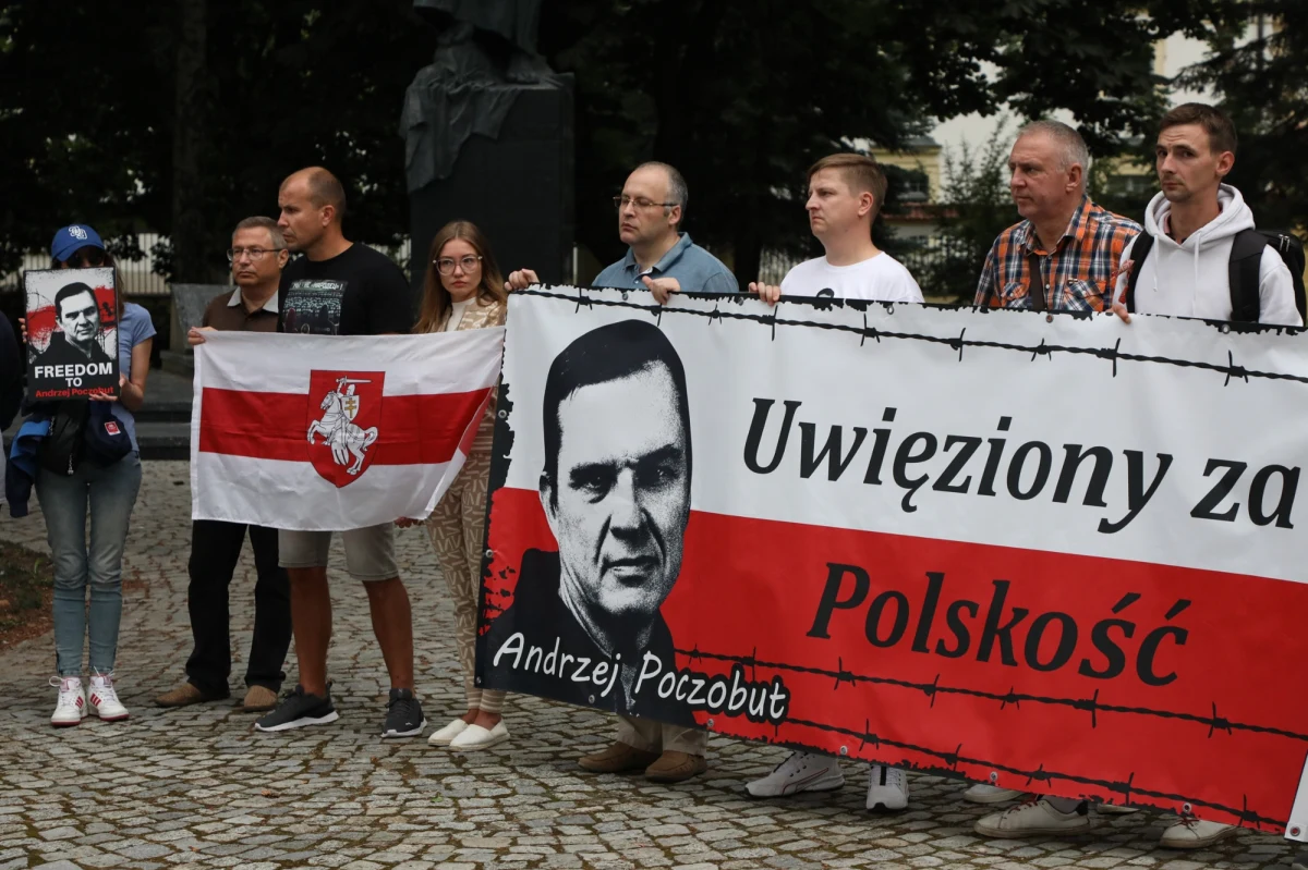 Rzecznik MSZ Paweł Wroński powiedział, że Polska wielokrotnie rozmawiała z władzami Białorusi na temat dziennikarza i działacza mniejszości polskiej Andrzeja Poczobuta. "Chyba wszyscy w Polsce wiedzą, co powinien zrobić (Alaksandr) Łukaszenka: po prostu wypuścić z więzienia niewinnego człowieka" - oznajmił. To reakcja na czwartkową wypowiedź białoruskiego dyktatora. 