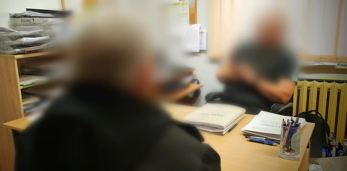 64-latek sam przyszedł do komendy policji w Strzelcach Opolskich i zeznał, że w ubiegłym roku zabrał z przydrożnych kapliczek figury sakralne. Do kradzieży doszło w powiecie strzeleckim na Opolszczyźnie, w miejscowościach: Łaziska, Rozmierz i Grodzisko.