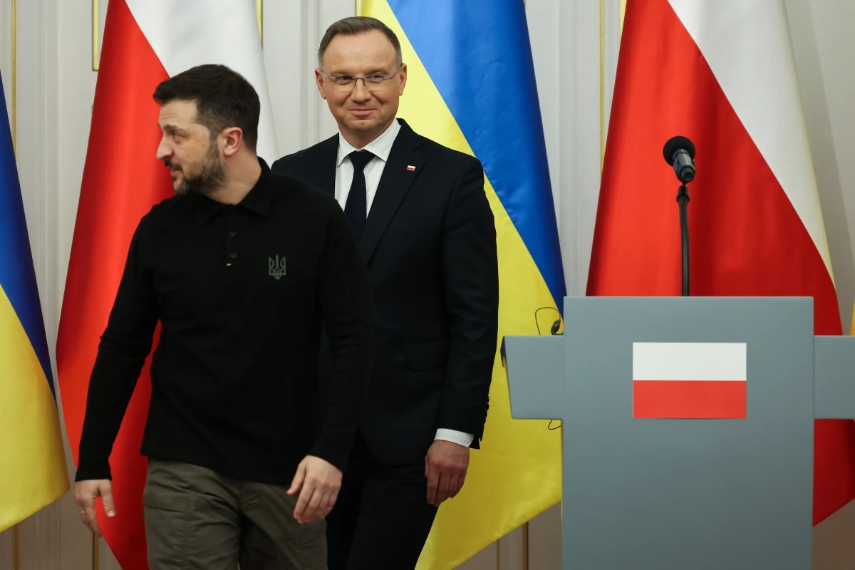 Dzień po wizycie Wołodymyra Zełenskiego w Polsce Andrzej Duda apeluje do ukraińskiego przywódcy o "ostrożność" w słowach. Prezydent zaleca Zełenskiemu m.in. "większą wstrzemięźliwość" w wypowiedziach w kierunku Karola Nawrockiego.