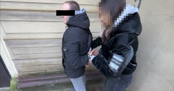 34-letni recydywista okradł kościelny kiosk w Warszawie, kradnąc opłatek i 30 zł [Źródło: RMF24]