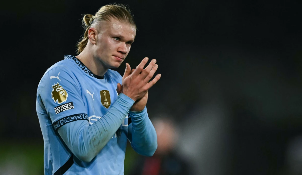 Napastnik Manchesteru City Norweg Erling Haaland podpisał z klubem nowy 10-letni kontrakt. Szczegółów finansowych nie podano.