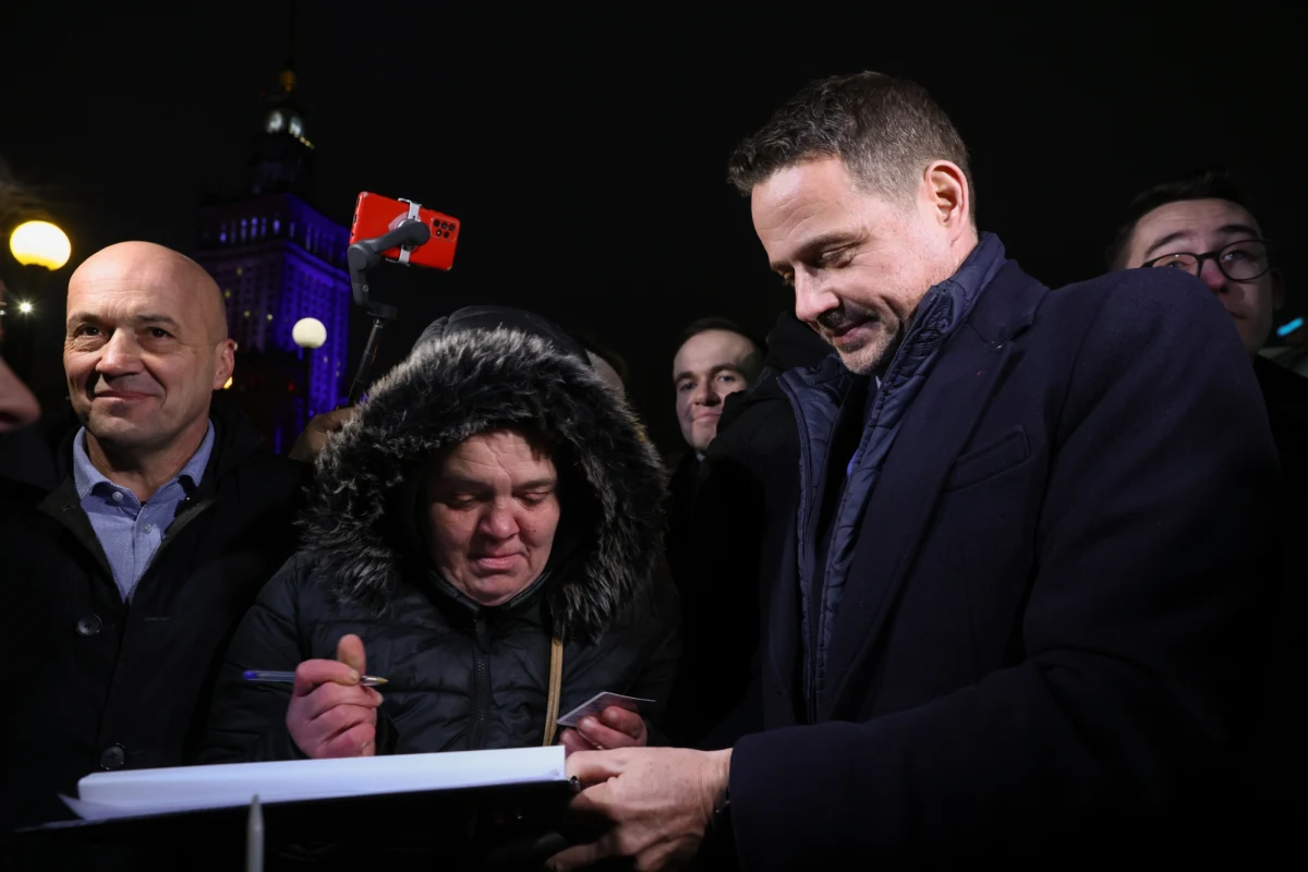 Do wyborów zostało dokładnie 120 dni, mija trzeci dzień od formalnego rozpoczęcia kampanii wyborczej i niemal wszyscy są przekonani, że trwa ona w najlepsze. Z punktu widzenia prawa jednak oficjalną kampanię wyborczą może obecnie prowadzić tylko Sławomir Mentzen, do którego mogą dziś dołączyć Grzegorz Braun i Rafał Trzaskowski. Pozostali będą dopiero składać wnioski o zarejestrowanie ich komitetów wyborczych.