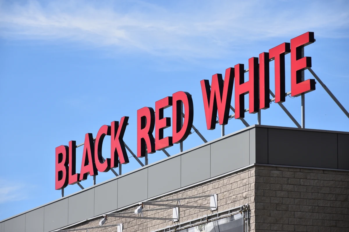 220 pracowników fabryki mebli Black Red White w Przeworsku na Podkarpaciu straci pracę. Do powiatowego urzędu pracy zgłaszają się pracodawcy zainteresowani ich zatrudnieniem.