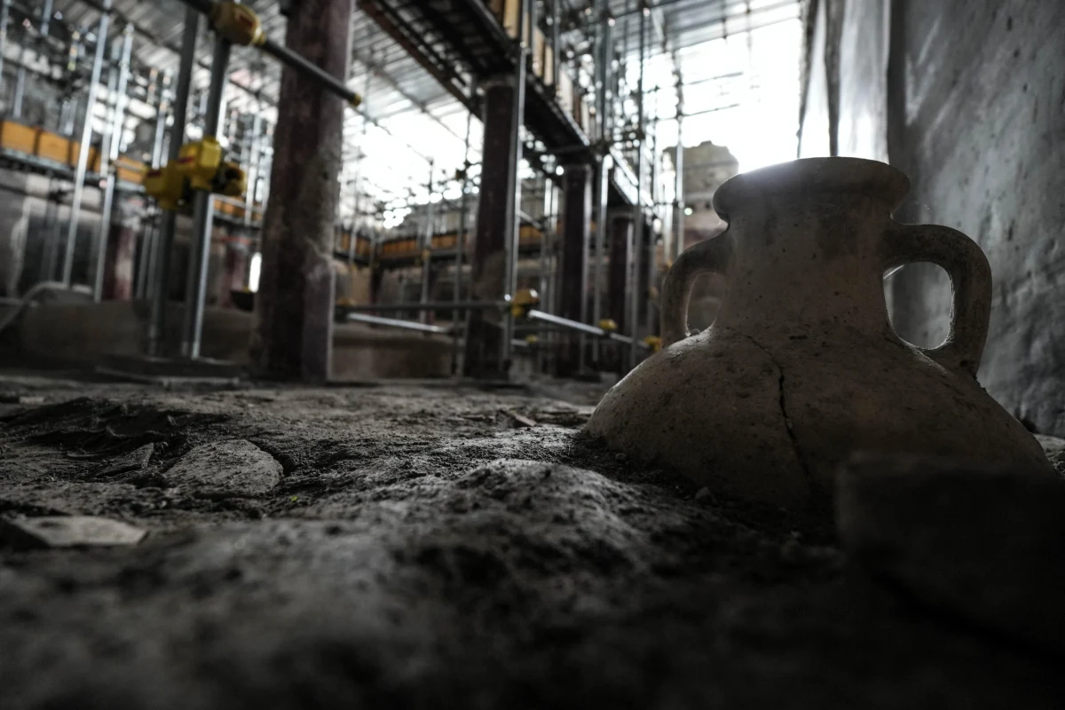 Duży kompleks term odkryto podczas prac wykopaliskowych na terenie starożytnych Pompejów na południu Włoch - poinformowała agencja Ansa. Termy przylegające do sali bankietowej znajdowały się w prywatnym domu na obszarze, gdzie prowadzone są obecnie roboty. 