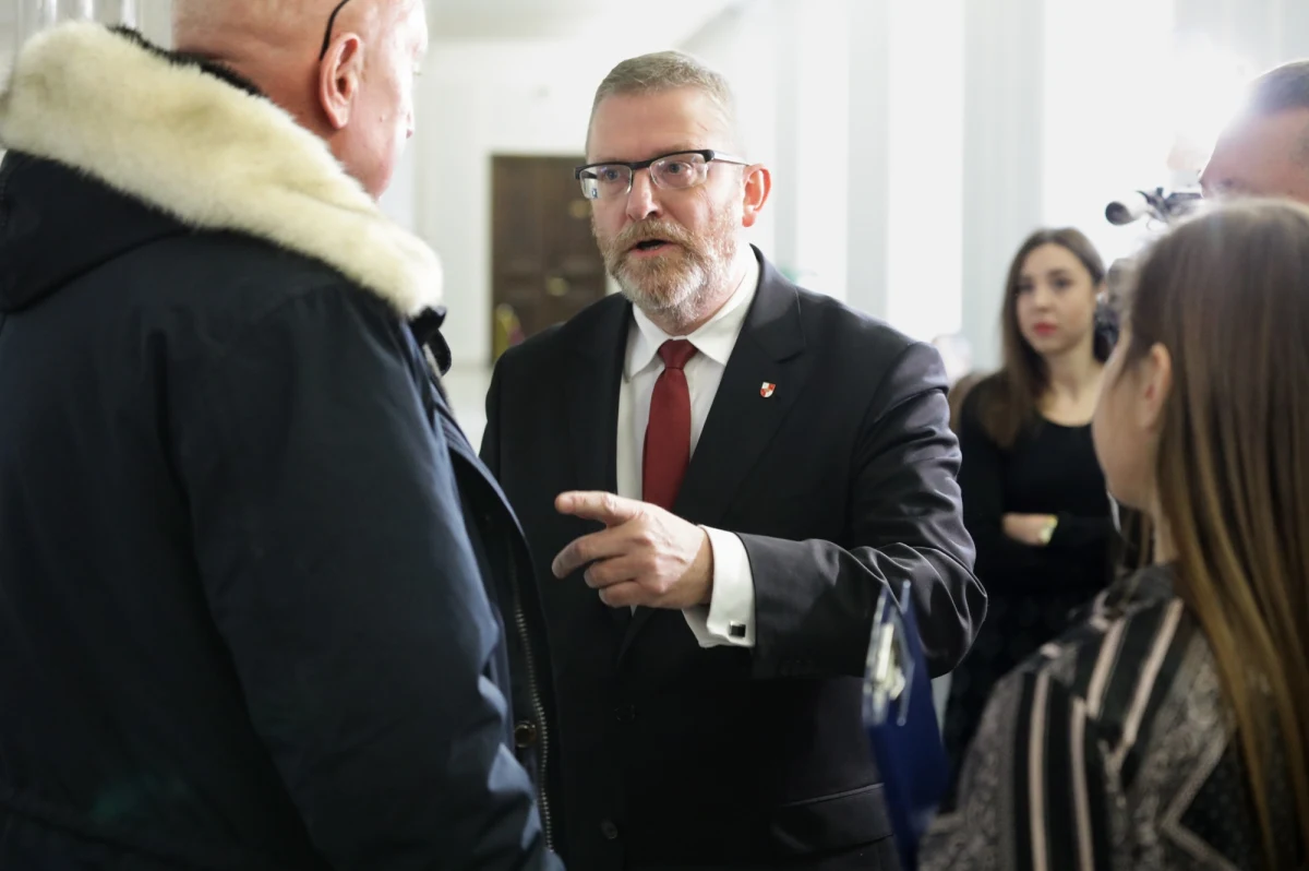 Sąd partyjny Konfederacji zadecydował o usunięciu z partii europosła Grzegorza Brauna - powiedział jeden z liderów ugrupowania, poseł Bartłomiej Pejo.