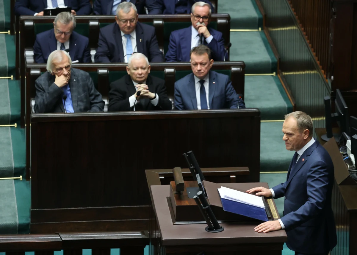 Z opublikowanego w sobotę sondażu Ipsos wynika, że Koalicja Obywatelska oraz Prawo i Sprawiedliwość uzyskałyby identyczne poparcie na poziomie 29 proc. w wyborach parlamentarnych. Na trzecim miejscu znalazła się Konfederacja z wynikiem 12 proc. głosów. 