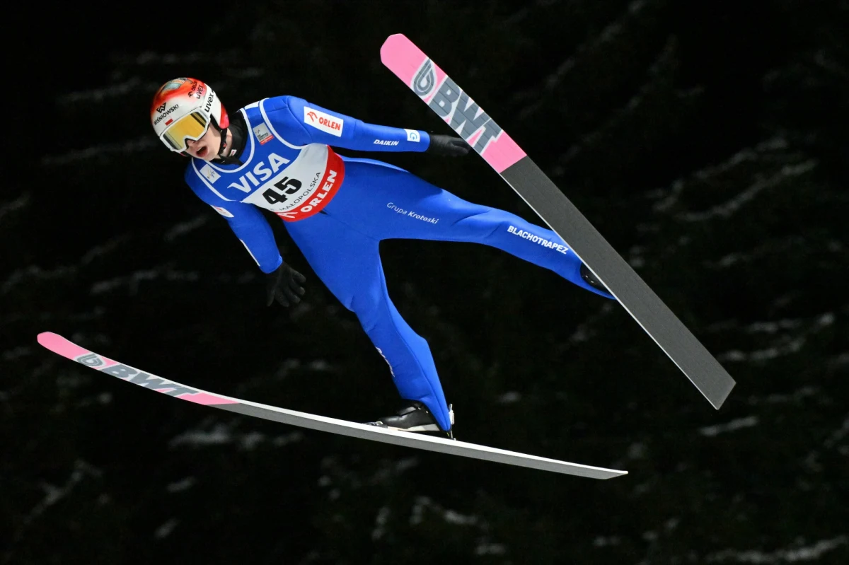 Polacy zajęli piąte miejsce w drużynowym konkursie Pucharu Świata w skokach narciarskich w Zakopanem. Wygrali Austriacy przed Norwegami i Słoweńcami. 