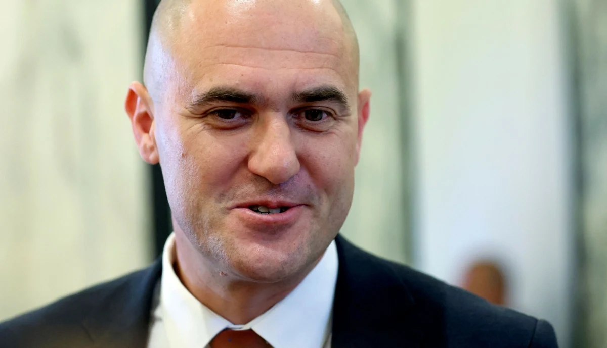 Wicepremier i minister rolnictwa, leśnictwa i rybołówstwa Chorwacji Josip Dabro z prawicowego Ruchu Ojczyźnianego (DP) złożył rezygnację ze stanowiska. Stało się to po tym, jak dziennik "Jutarnji List" opublikował nagranie, na którym polityk strzela z pistoletu przez okno jadącego samochodu.