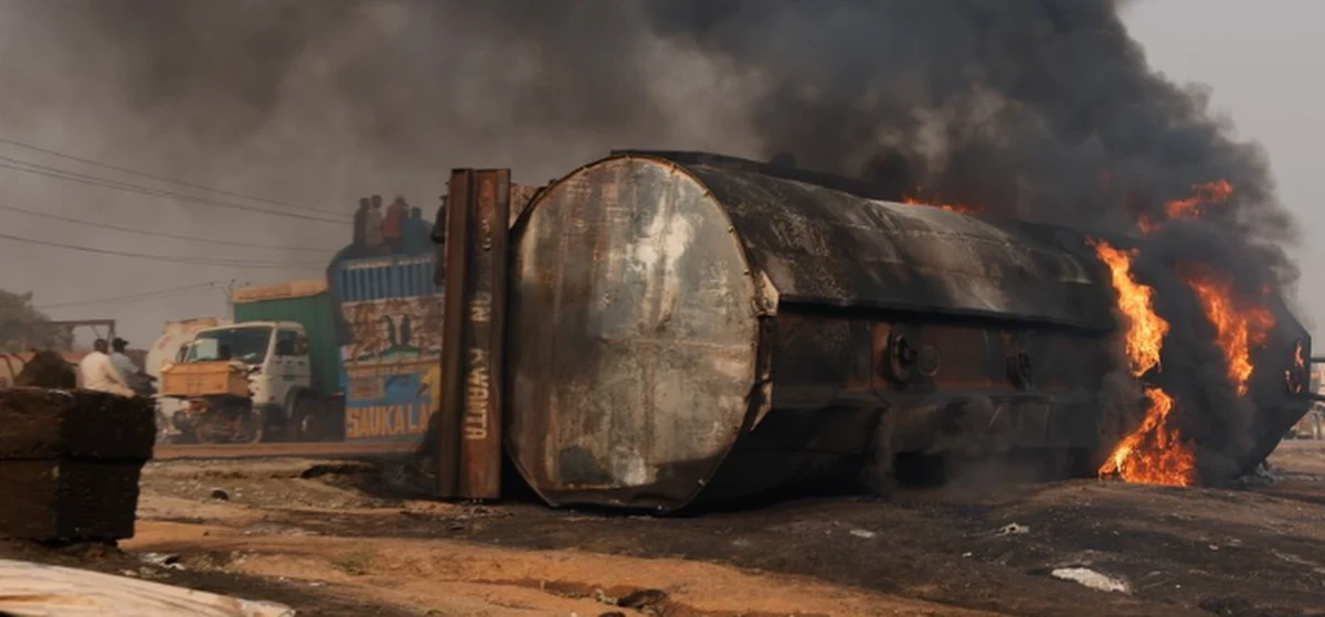 Wzrósł bilans ofiar śmiertelnych po wybuchu cysterny, do którego doszło w sobotę w Nigerii. Lokalne służby medyczne przekazały, że w eksplozji zginęło 86 osób. Wcześniejsze raporty mówiły o 70 zmarłych.  