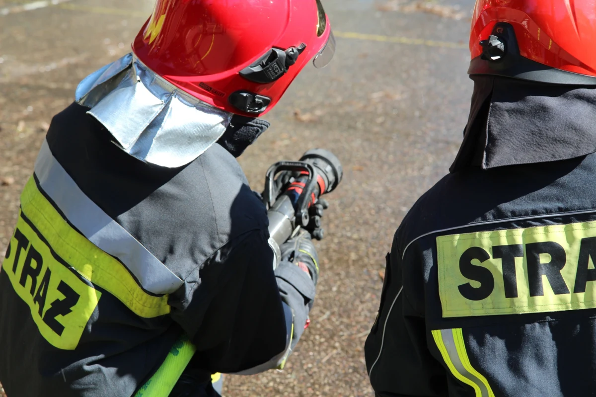 15 osób ewakuowano po pożarze bloku na os. Niepodległości w Tarnowie w Małopolsce. Ogień wybuchł w mieszkaniu na parterze. Nikomu nic się nie stało. 