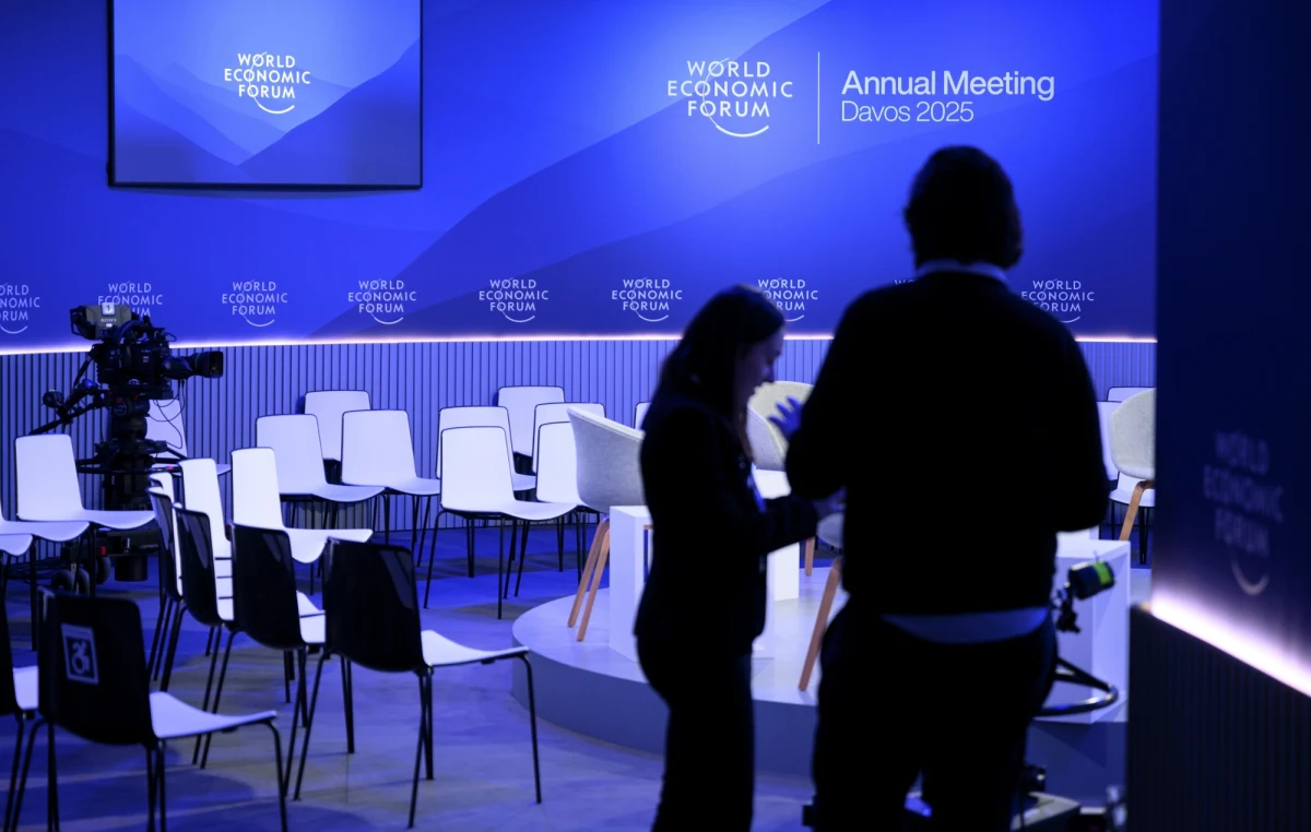 55. Światowe Forum Ekonomiczne w Davos (WEF), które rozpoczyna się w poniedziałek, odbędzie się pod hasłem "Współpraca w inteligentnym wieku". Obrady będą się koncentrować na wyzwaniach dla demokracji oraz szansach i ryzykach związanych z eksplozją nowych, inteligentnych technologii. W Davos jest specjalny wysłannik RMF FM Jakub Rybski.