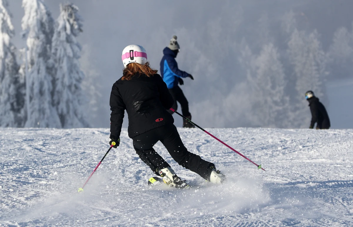 W pięciu województwach rozpoczęły się ferie zimowe. Jako pierwsi odpoczywają uczniowie z Wielkopolski, Małopolski, woj. świętokrzyskiego, lubuskiego i Pomorza. Na ich odwiedziny bardzo liczą powodzianie.