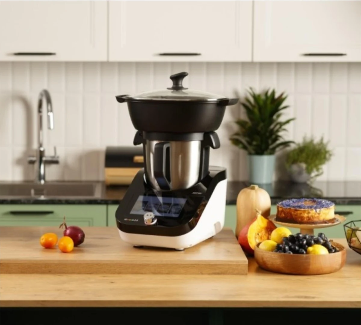 Masz dość gotowania? A może po prostu brakuje Ci czasu? W takim przypadku potrzebujesz robota kuchennego! Sprawdź, co oferuje Media Expert! Z takimi asystentami, gotowanie już nie będzie problemem! A jeśli jeszcze nie korzystasz z nowej aplikacji Media Expert, to najwyższy czas zacząć! Odkrywaj więcej korzyści i rób zakupy jeszcze wygodniej niż do tej pory!