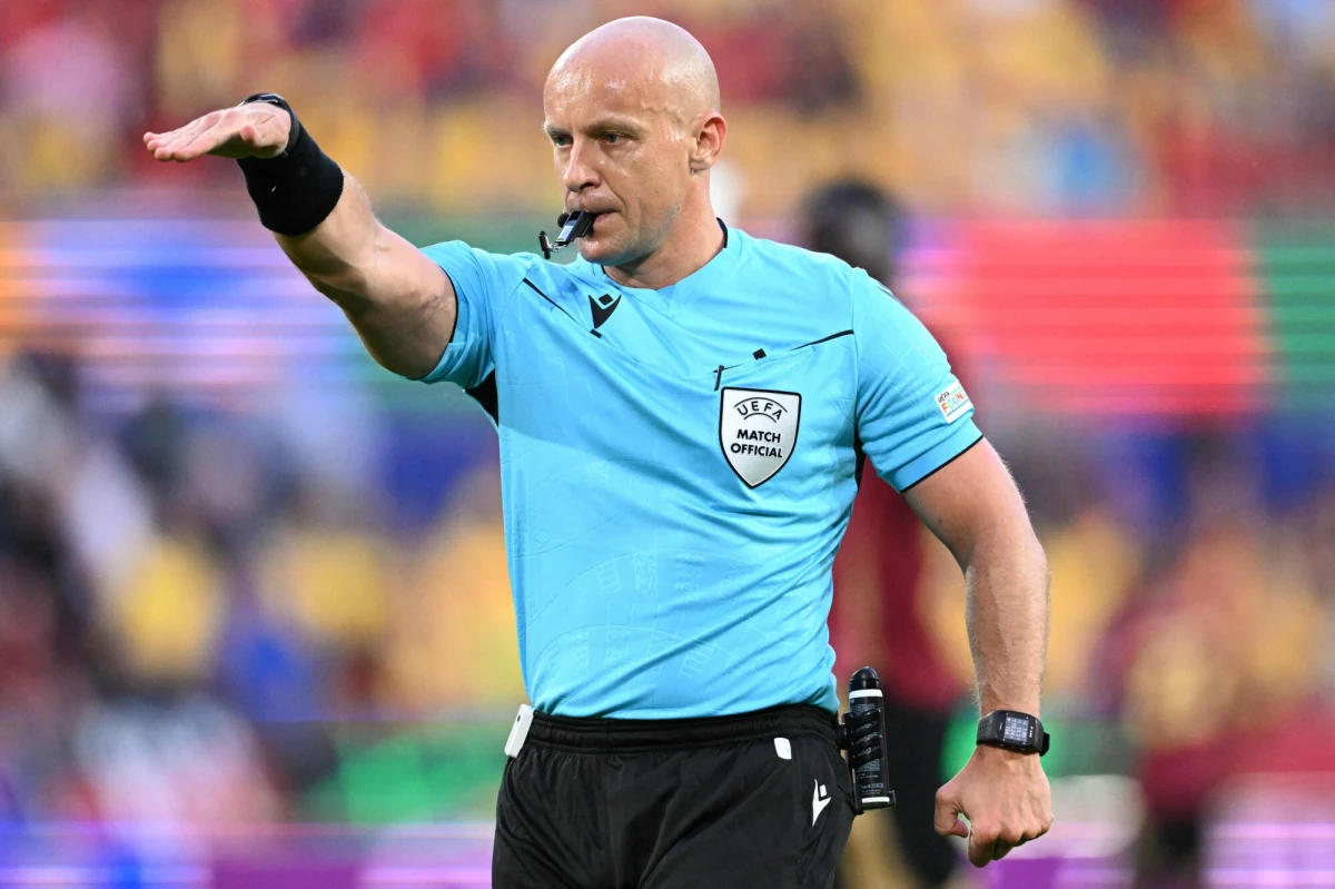 Szymon Marciniak będzie sędzią meczu Paris Saint-Germain z Manchesterem City w 7. kolejce piłkarskiej Ligi Mistrzów - poinformowała UEFA. Spotkanie odbędzie się w środę.