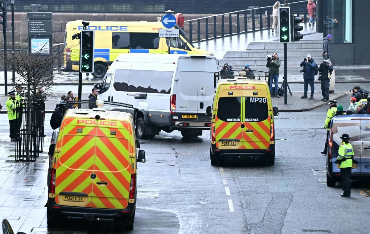 Urodzony w Walii w rodzinie emigrantów z Rwandy 18-letni Axel Rudakubana przyznał się do zabójstwa trójki dzieci oraz usiłowania zabójstwa 10 innych osób. Mężczyzna został także oskarżony o wyprodukowanie trucizny oraz posiadanie instrukcji opracowanych przez Al-Kaidę. W lipcu 2024 roku Rudakubana dokonał bestialskiego ataku na dzieci uczestniczące w zajęciach tańca i jogi w brytyjskim Southport.