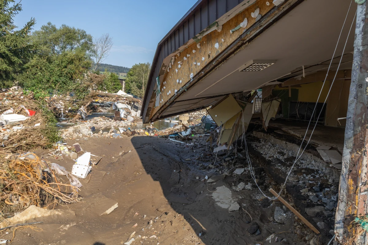 Przedłuża się przywracanie do użytku przydomowych studni na terenach powodziowych. Jak ustalił dziennikarz RMF FM, chodzi o kilkaset punktów na Opolszczyźnie i na Dolnym Śląsku. Z wody będzie można korzystać tam najprawdopodobniej dopiero za kilka miesięcy.