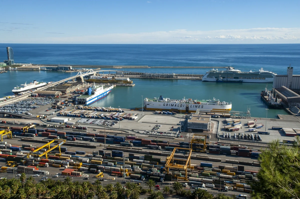 Jedna osoba nie żyje, a cztery zostały ranna w wyniku wybuchu, do którego doszło w porcie w Barcelonie. Eksplodował zbiornik z łatwopalnym octanem metylu.