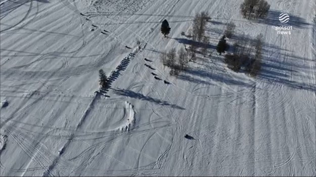 Ostra kłótnia na Podhalu. Są zarzuty dla właściciela wypożyczalni skuterów śnieżnych, który miał z nożem rzucić się na właścicieli gruntów. Przyszli do niego domagać się, by nie jeżdżono po ich działkach. To kolejna odsłona konfliktu, który narasta od lat. Tą sprawą zajmuję się Klaudia Syrek. Co dokładnie się stało?