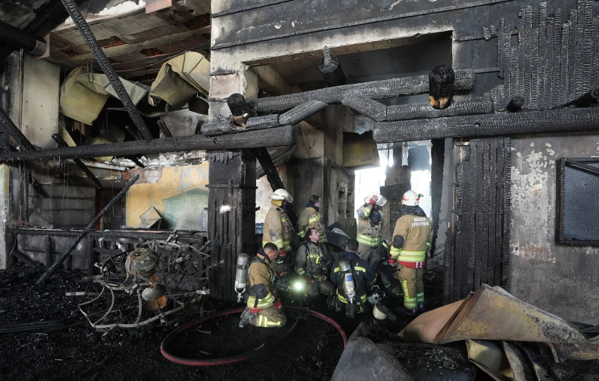 9 osób zostało zatrzymanych w związku z pożarem hotelu w ośrodku narciarskim Kartalkaya w prowincji Bolu na północnym zachodzie Turcji. Najnowszy bilans mówi o 76 ofiarach śmiertelnych tej tragedii. Środa będzie w Turcji dniem żałoby narodowej.