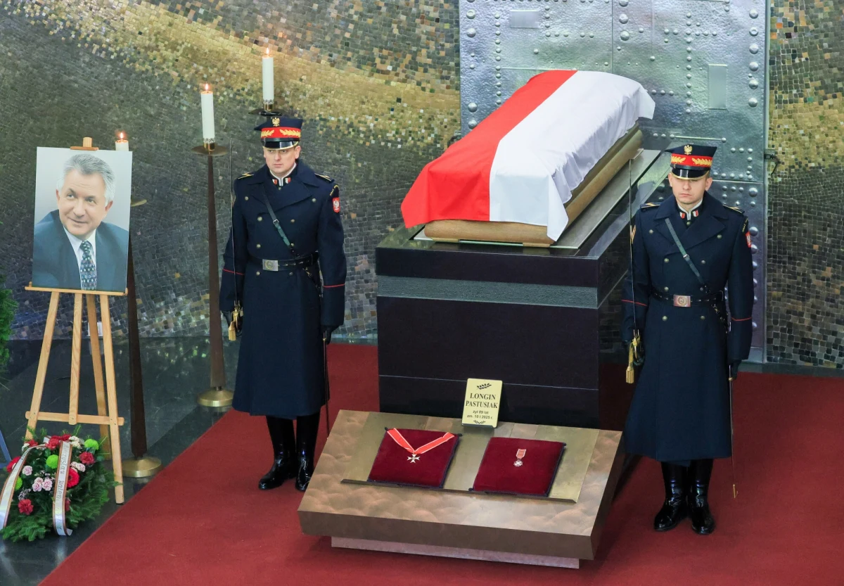 Marszałek Senatu V kadencji Longin Pastusiak spoczął we wtorek na Powązkach Wojskowych w Warszawie. Polityk zmarł 10 stycznia. Miał 89 lat. 