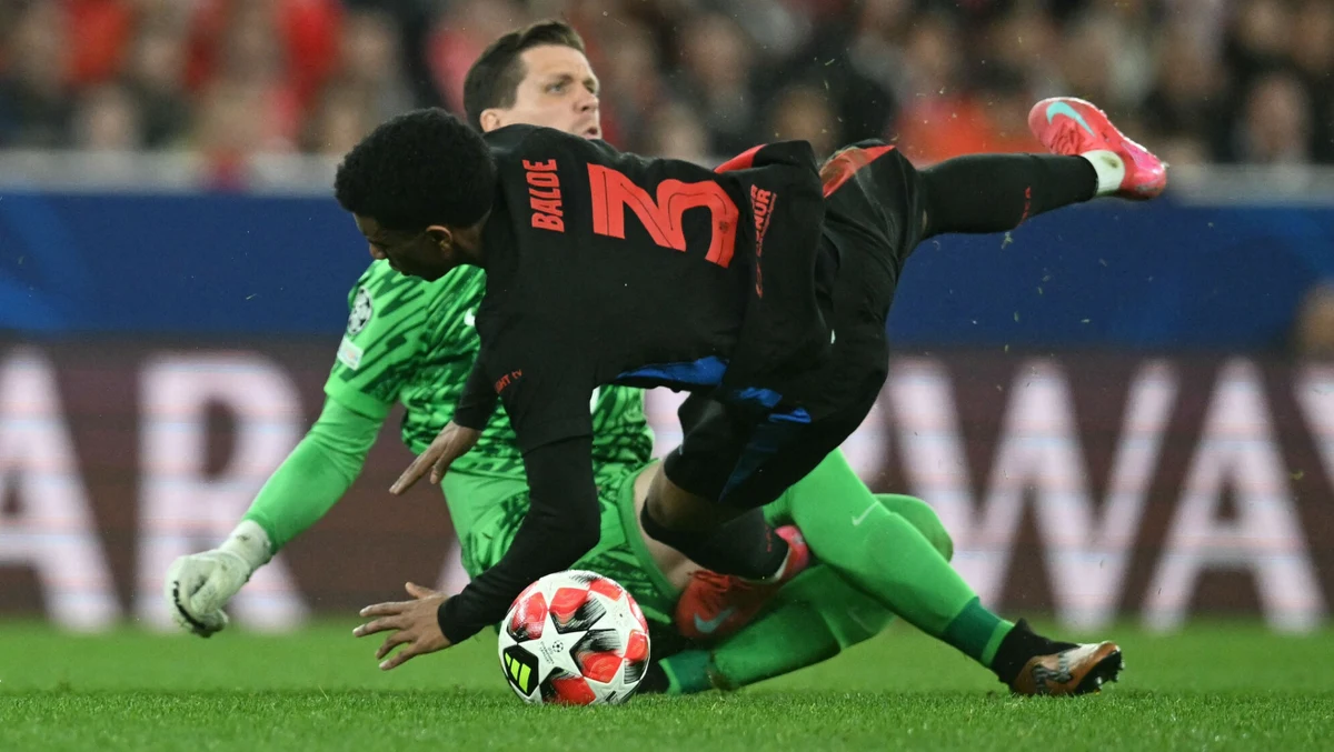 "Który zawodnik nie popełnia błędów? Wygrywamy razem i przegrywamy razem. Jeden piłkarz o tym nie decyduje, lecz cała drużyna" - przyznał trener FC Barcelony Hansi Flick. Niemiec skomentował w ten sposób wtorkowy występ Wojciecha Szczęsnego w meczu piłkarskiej Ligi Mistrzów z Benficą Lizbona. Spotkanie, m.in. ze względu na postawę polskiego bramkarza, było niezwykle widowiskowe i zakończyło się wynikiem 5:4 dla Blaugrany.