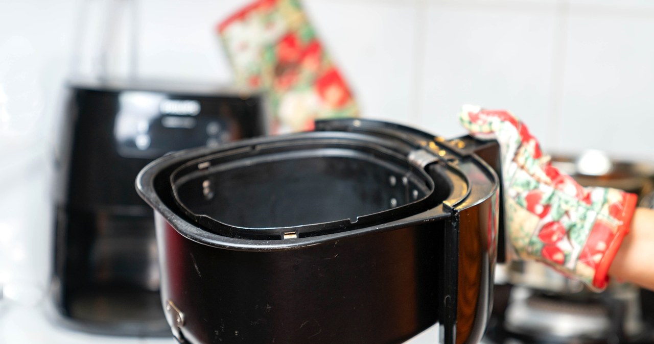 Tak z łatwością wyczyścisz przypalony air fryer. Oszczędzisz czas i pieniądze