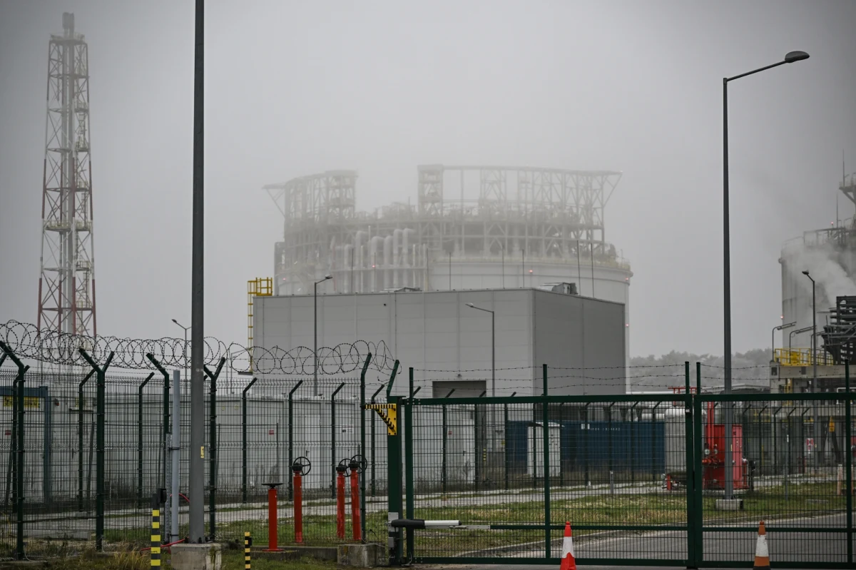 Inwestycja o strategicznym znaczeniu dla Polski, zapewniająca nam bezpieczeństwo i samowystarczalność - tymi słowami podsumowywała w środę rozbudowany Terminal LNG w Świnoujściu minister przemysłu Marzena Czarnecka. Polityk uczestniczyła w uroczystości zakończenia rozbudowy, w której trakcie można było usłyszeć, że inwestycje takie, jak ta ze Świnoujścia, nie są łatwe.