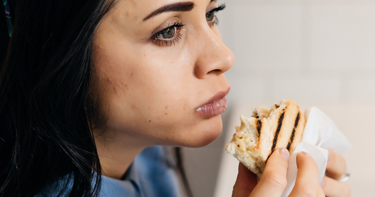To, co jemy, wpływa też na nasz nastrój i poziom stresu. Dietetyczka wymienia najważniejsze produkty