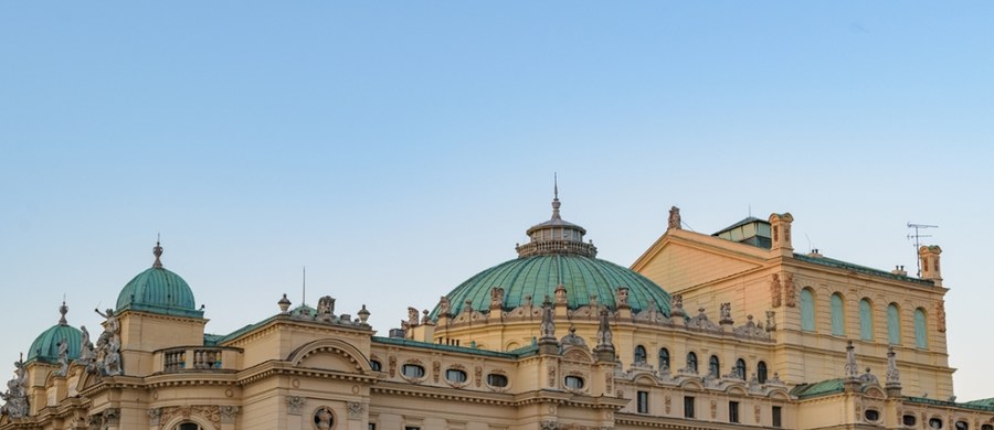Ministerstwo Kultury i Dziedzictwa Narodowego zostało współprowadzącym krakowski Teatr im. Juliusza Słowackiego. Głównym prowadzącym wciąż pozostaje Samorząd Województwa Małopolskiego. Dzięki zmianie statusu, przez dziesięć najbliższych lat instytucja otrzymywać będzie co roku dotację w wysokości 10 milionów złotych.