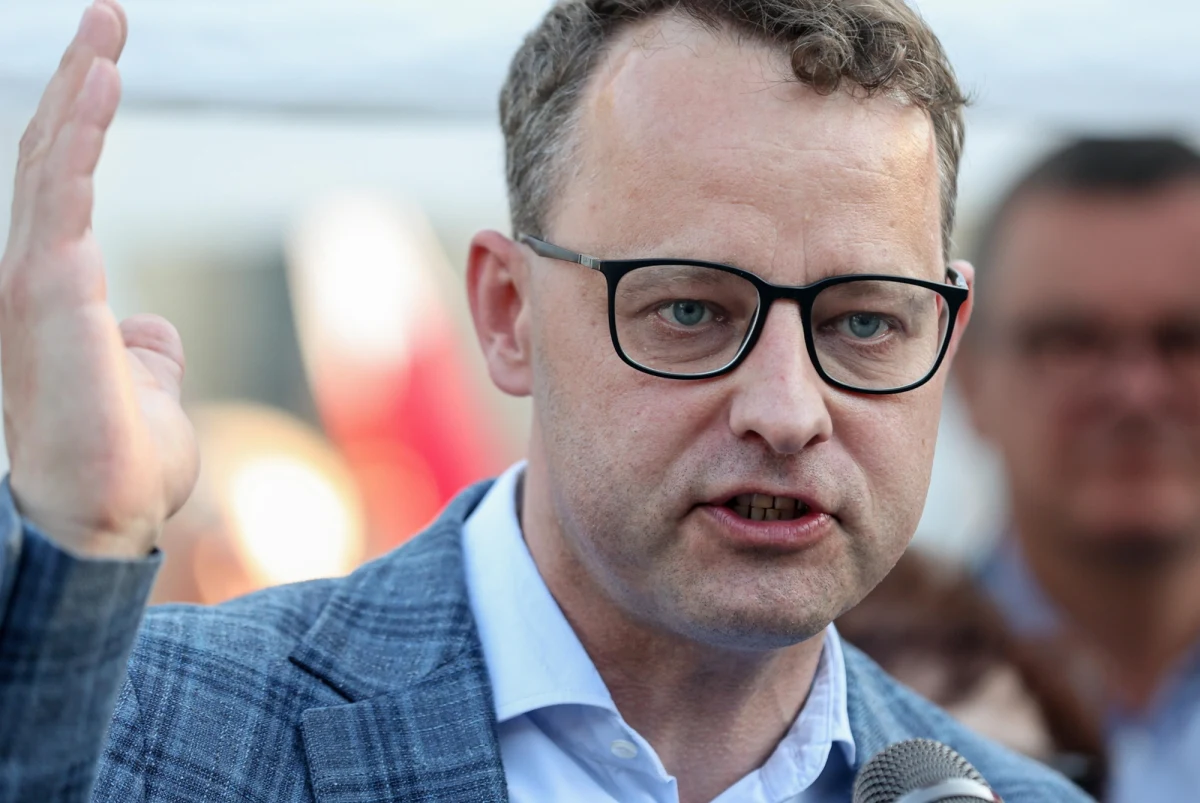 Węgierski prawnik Tamas Lattmann oświadczył, że proces o ewentualne przekazanie Polsce posła Marcina Romanowskiego nie ruszy, dopóki minister sprawiedliwości Węgier nie przekaże policji wniosku o jego zatrzymanie. "A do tego może w ogóle nie dojść" - powiedział w rozmowie z PAP.