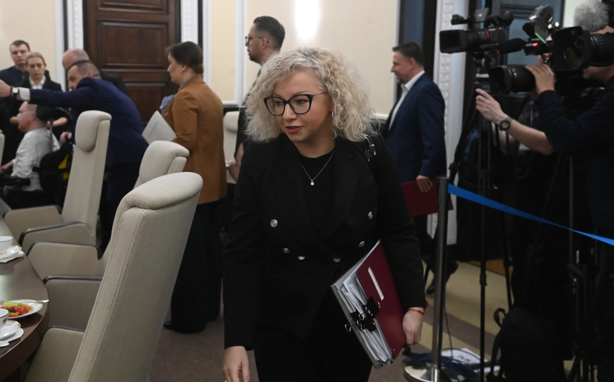 Minister ds. równości odpowiedziała na zarzuty, że kłamała w sprawie swojego wykształcenia. "Nie jestem magistrem i nigdy nie ubiegałam się o stanowiska tego wymagające" - powiedziała PAP Katarzyna Kotula. Dodała, że ma wykształcenie wyższe, licencjackie.