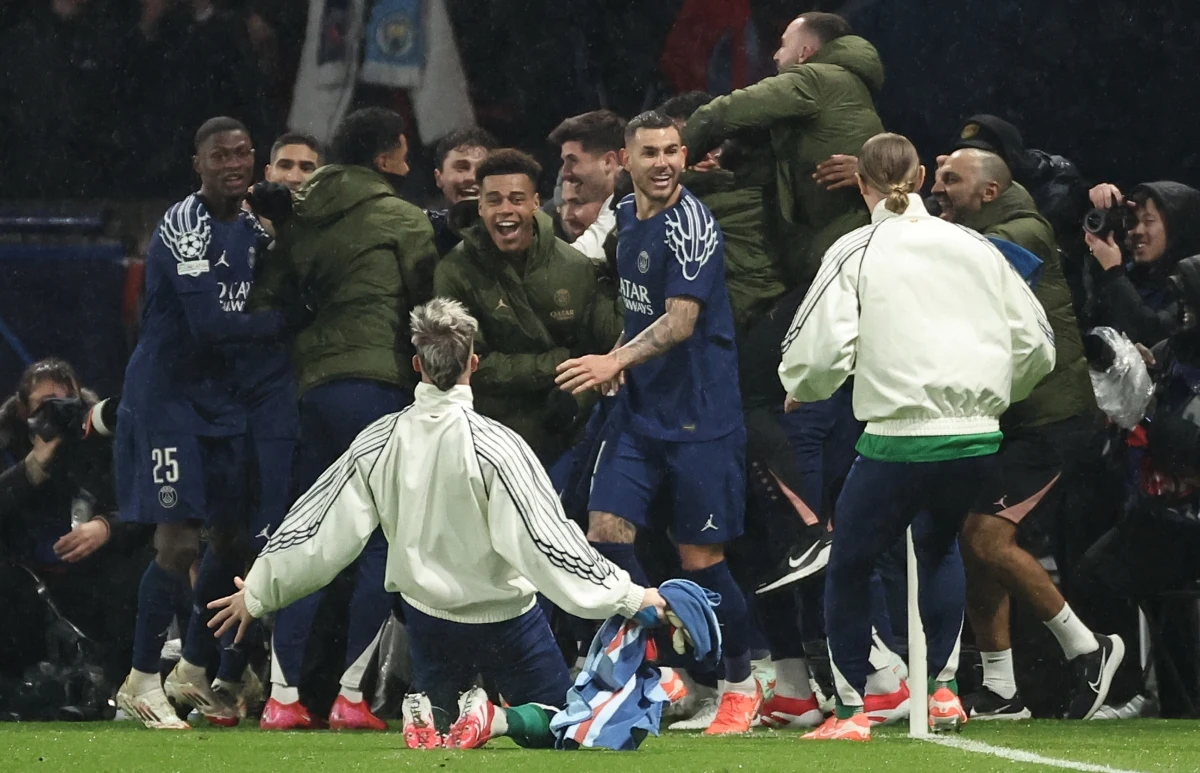 Piłkarze Paris Saint-Germain pokonali u siebie Manchester City 4:2 w sędziowanym przez Szymona Marciniaka szlagierze 7. kolejki Ligi Mistrzów. Z kolei broniący trofeum Real wygrał w Madrycie aż 5:1 z FC Salzburg