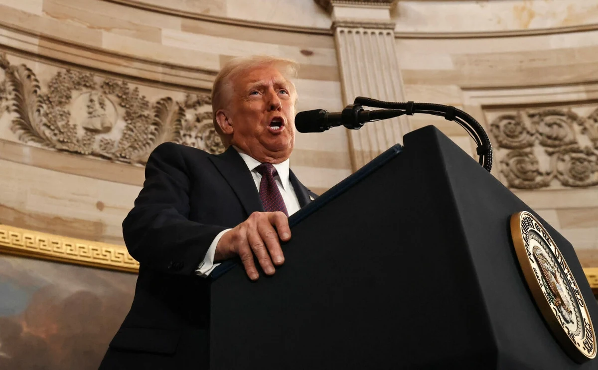 Prezydent Donald Trump w wywiadzie dla Fox News nie wykluczył wszczęcia śledztw przeciwko swojemu poprzednikowi, Joe Bidenowi. Kontrowersje wzbudził również fakt, że ogłosił w środę nominację byłego szefa sieci fast food, Andrew Puzdera, na nowego ambasadora USA przy Unii Europejskiej. Trump nominował także agenta Secret Service odpowiedzialnego za jego ochronę, Seana Currana, na nowego szefa tej służby.