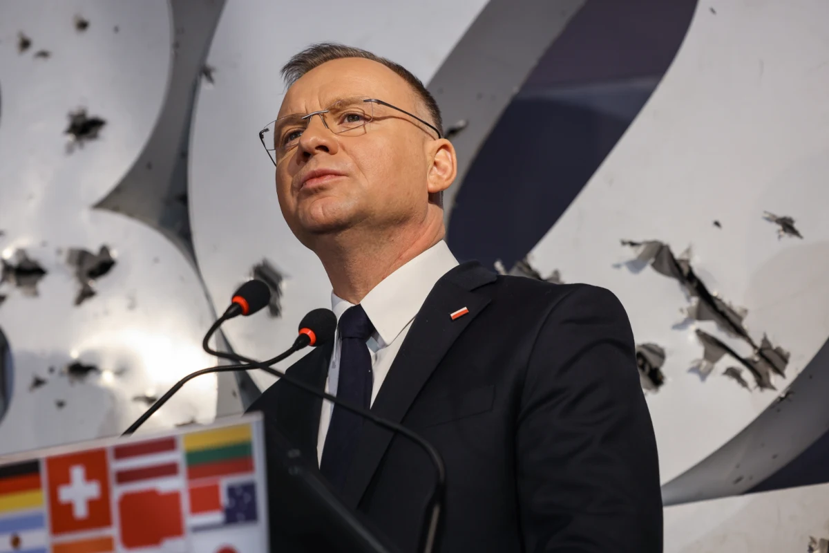 Nie chodzi o to, by zachęcać Władimira Putina, by usiadł do rozmów pokojowych, ale o to, jak sprawić, by to on o nie prosił - podkreślił w czwartek prezydent Andrzej Duda w Davos. Dodał, że wojna w Ukrainie to nie konflikt lokalny, a globalny i dlatego wymaga globalnych rozwiązań. 