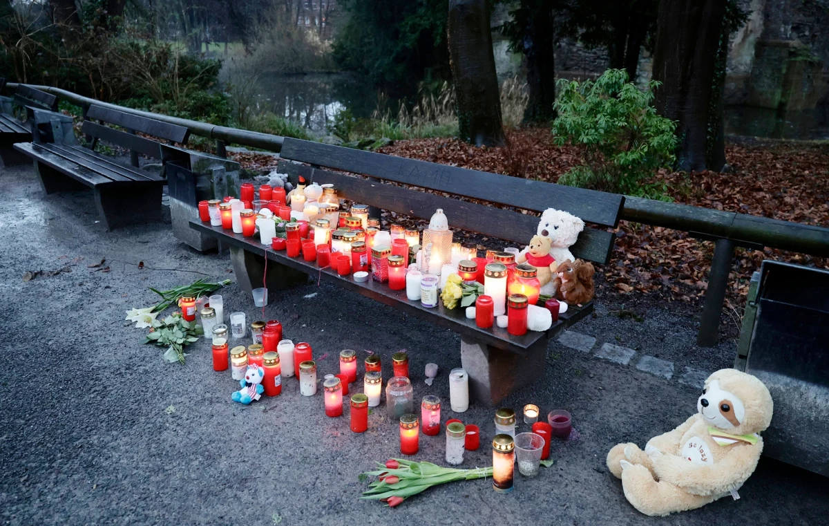 Afgańczyk, który w środę zaatakował nożem grupę przedszkolną w parku w Aschaffenburgu w Niemczech, zabijając dwie osoby, w tym dziecko, ubiegał się o azyl w Niemczech. Od grudnia 2024 roku był zobowiązany do opuszczenia kraju - przekazały bawarskie władze. Wiadomo, że sprawca miał problemy psychiczne i był kilkakrotnie leczony w zakładach psychiatrycznych. 