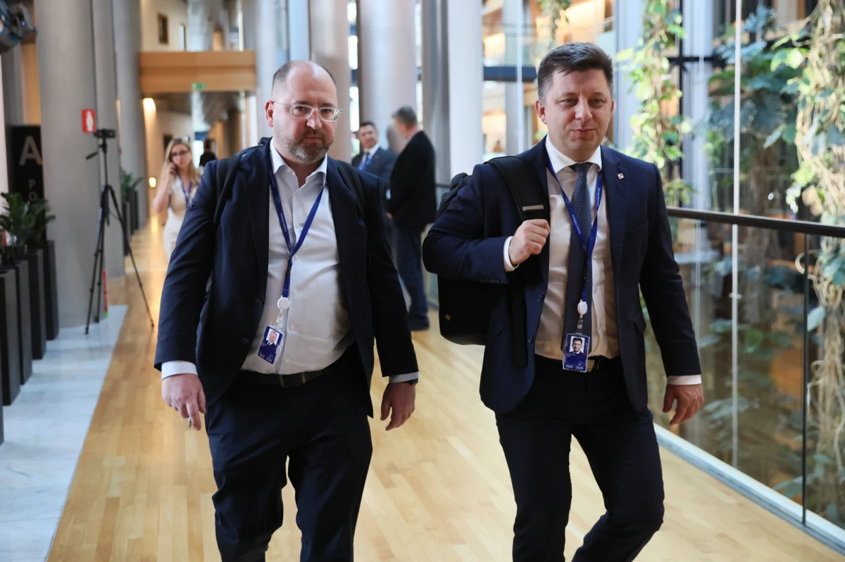 Europoseł PiS Adam Bielan udzielił w czwartek wyjaśnień przed komisją w Parlamencie Europejskim, która rozpatruje wniosek polskiej prokuratury o uchylenie mu immunitetu. Zaproszony na wysłuchanie Michał Dworczyk nie stawił się, ale może zostać zaproszony ponownie.