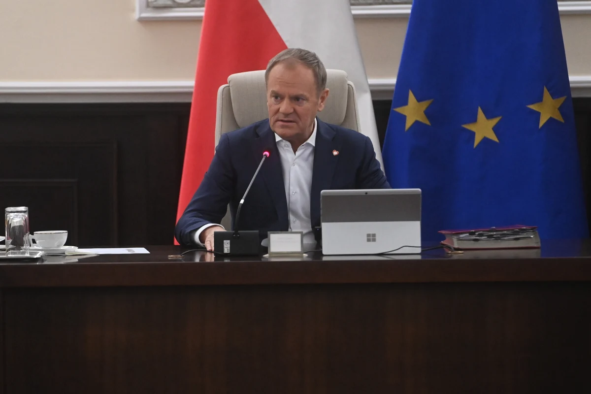 Premier Donald Tusk reaguje na propozycję Rafała Trzaskowskiego ws. 800 plus. Chodzi o wypłacanie tego świadczenia tylko tym migrantom, również Ukraińcom, którzy mieszkają, pracują i płacą podatki w naszym kraju. "Ja jestem na tak" - napisał na portalu X premier Donald Tusk. "Nie ma żadnego konkretnego projektu ustawy" - oświadczyła szefowa resortu rodziny.