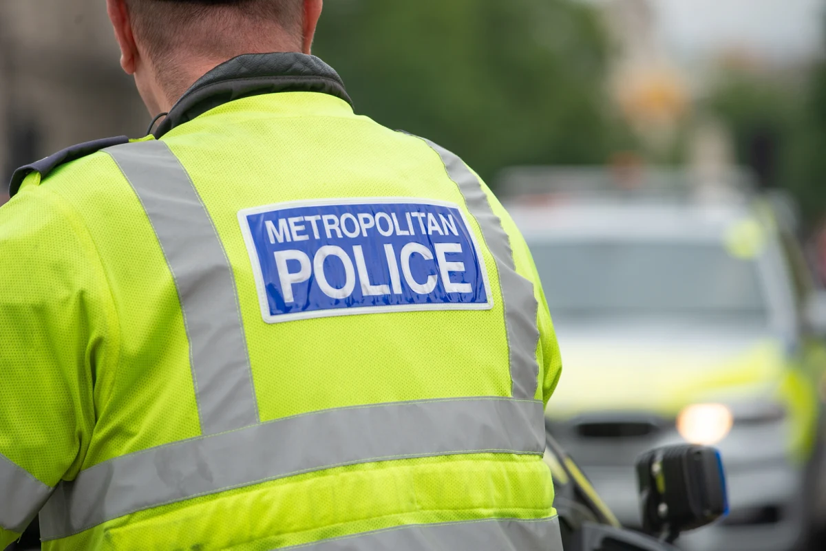 Pięć osób zostało rannych w ataku nożownika w centrum dystrybucyjnym jednego z największych brytyjskich supermarketów w południowym Londynie w dzielnicy Croydon. Policja aresztowała już podejrzanego. 